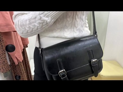 ❤️ فٹنگ روم میں ڈلڈو کے ساتھ نوجوان کتیا فیرل بیری کی عوامی مشت زنی ️❌ مقعد ویڈیو پر ur.https-tubsexer.ru ❌
